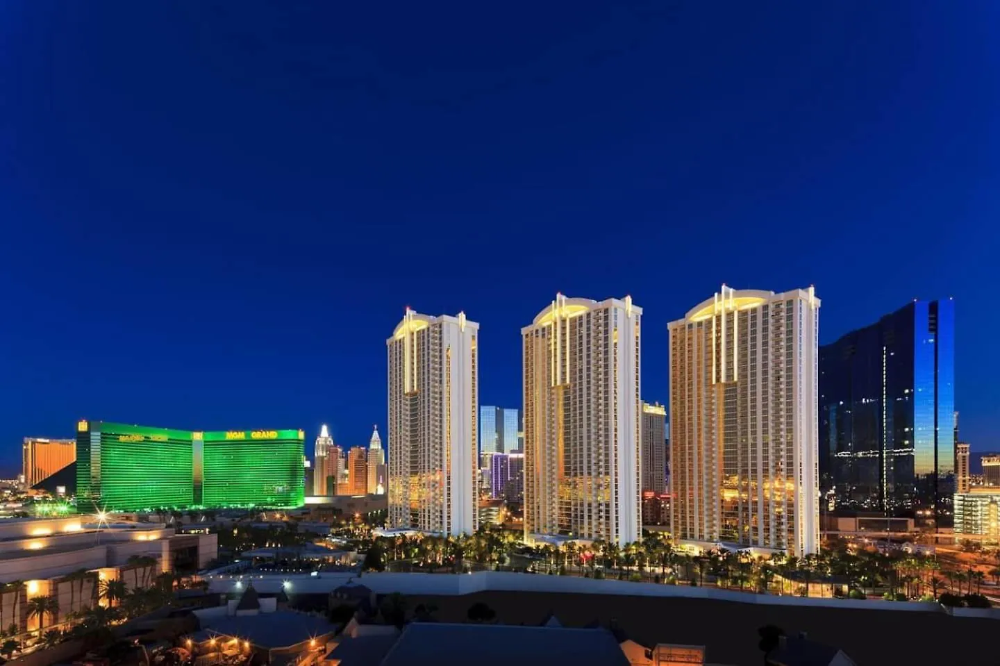Signature- Balcony Strip View- High Floor- No Parking Fee Las Vegas