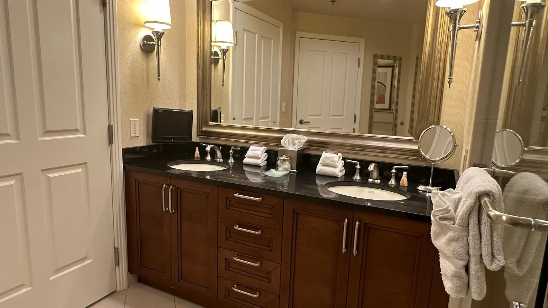 Signature- Balcony Strip View- High Floor- No Parking Fee Las Vegas Aparthotel